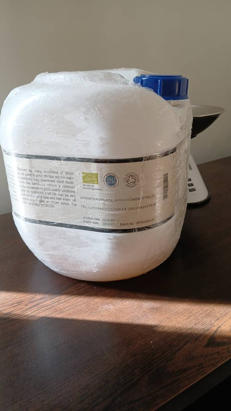 روغن گیاهی جوجوبا در ظرف قطره چکان شیشه ای قهوه ای روغن جوجوبا NHR انگلیس اصل